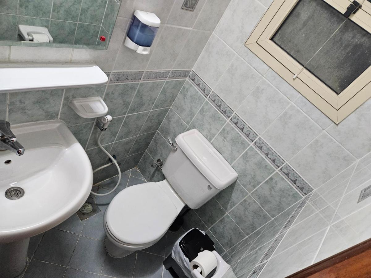 Oasis Hostel *